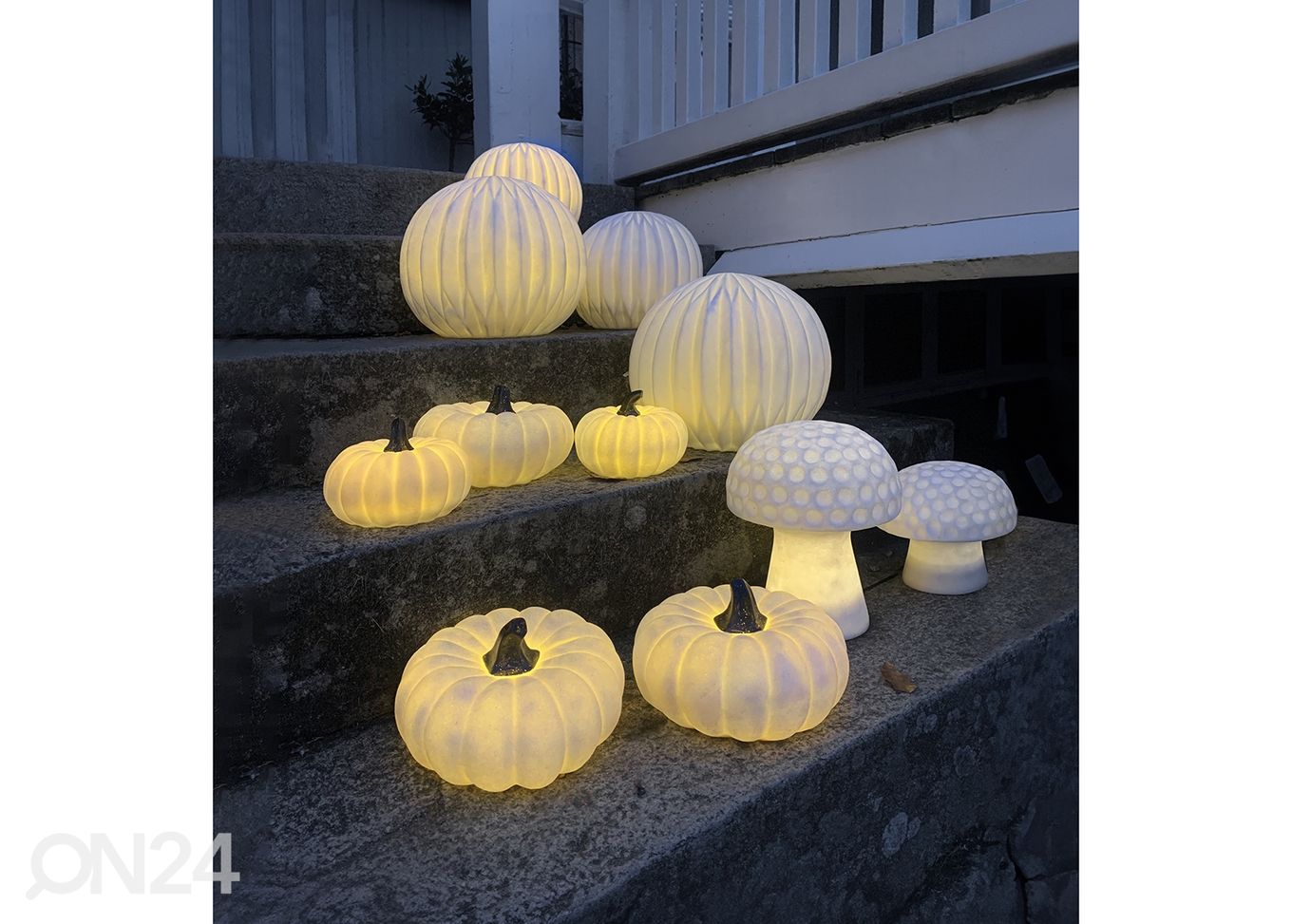 Õue dekoratiivvalgusti Sandy Pumpkin Ø20,5 cm, valge suurendatud