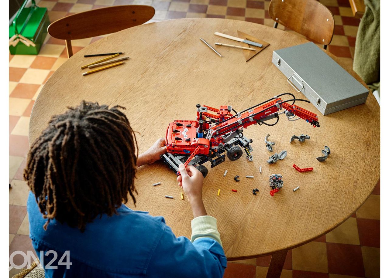 LEGO Technic Materjalikäitlusmasin suurendatud