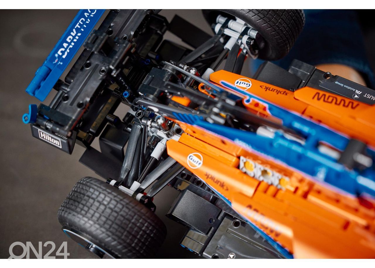 LEGO TECHNIC Võidusõiduauto Formel 1 McLaren suurendatud